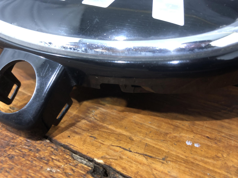 Эмблема решетки радиатора Kia Sorento 3 Prime (UM) 17-20 Б/У Оригинал 86321C5610