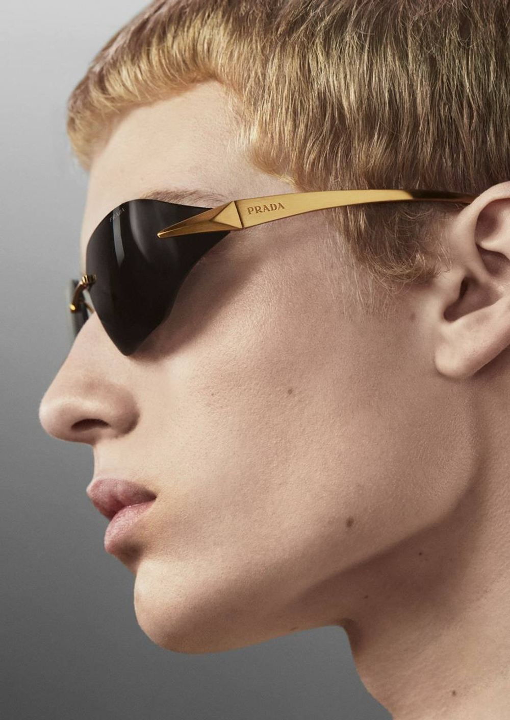 Солнцезащитные очки Prada
