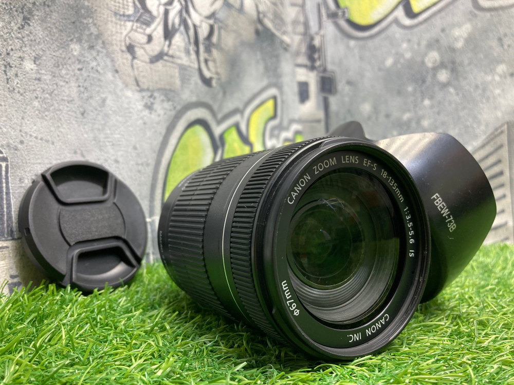 Canon EF-S 18-135mm 3.5-5.6 IS