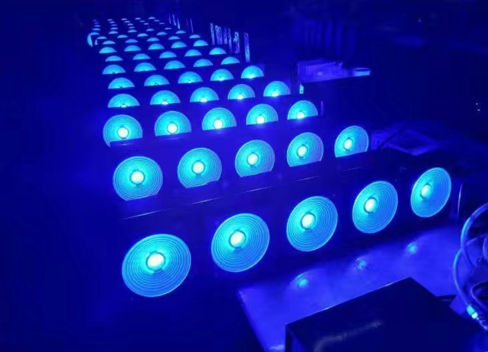 Световой прибор Amixled MATRIX 5EYE BLINDER