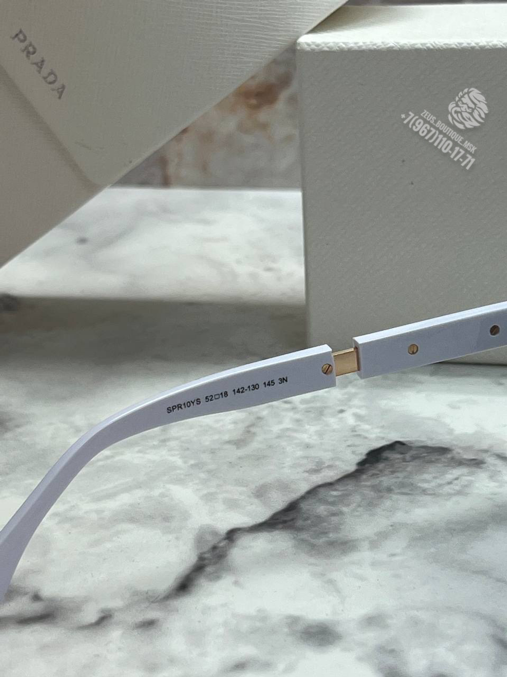 Солнечные очки Prada
