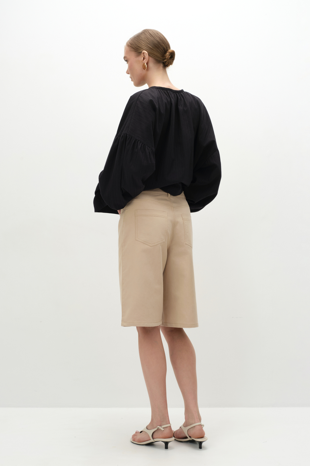 Бермуды из хлопка бежево-серый