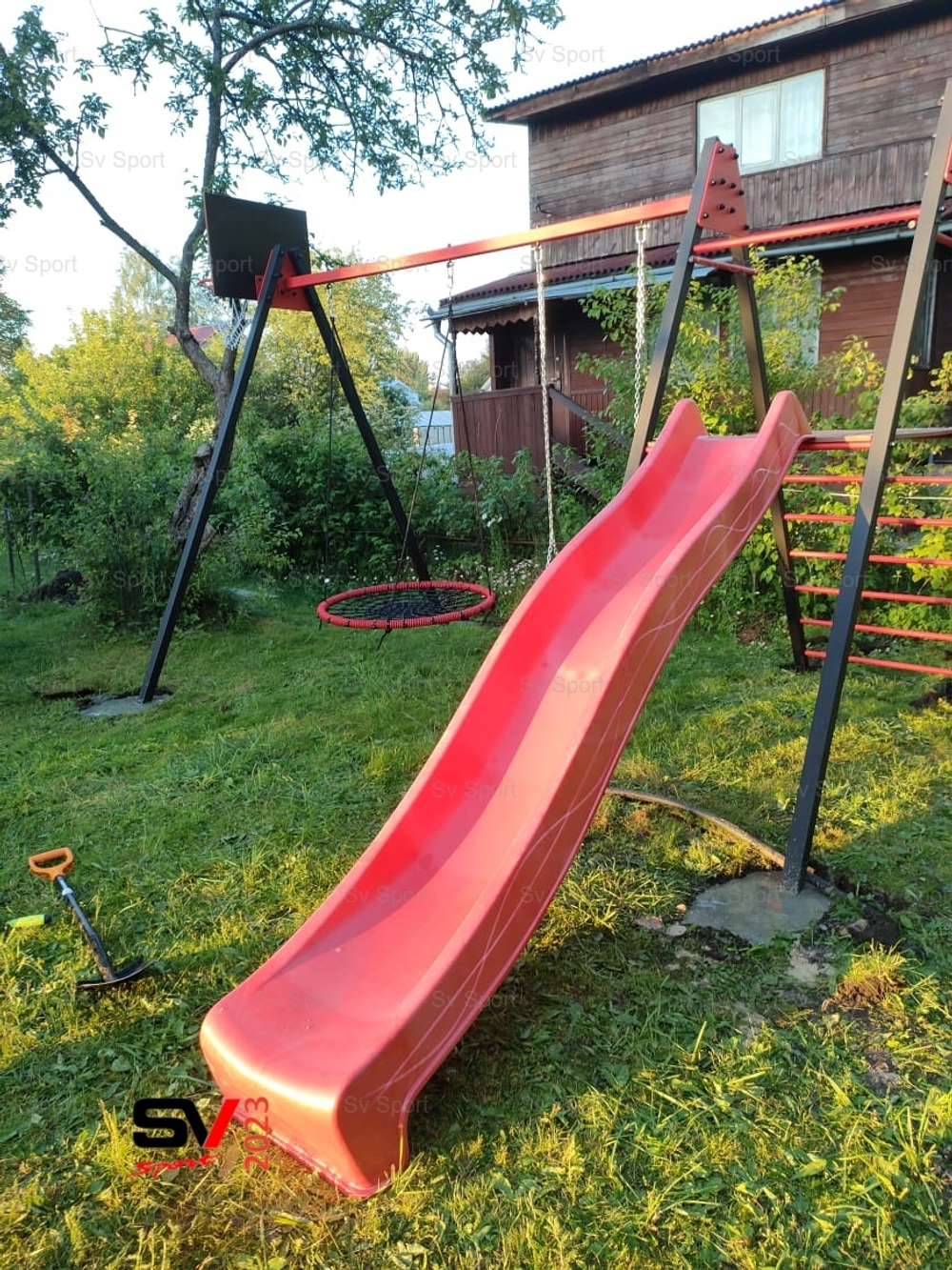 Монтаж уличных качелей Sv Sport с горкой