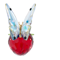 IDYLLIA:BUTTERFLY AND STRAWBERRY