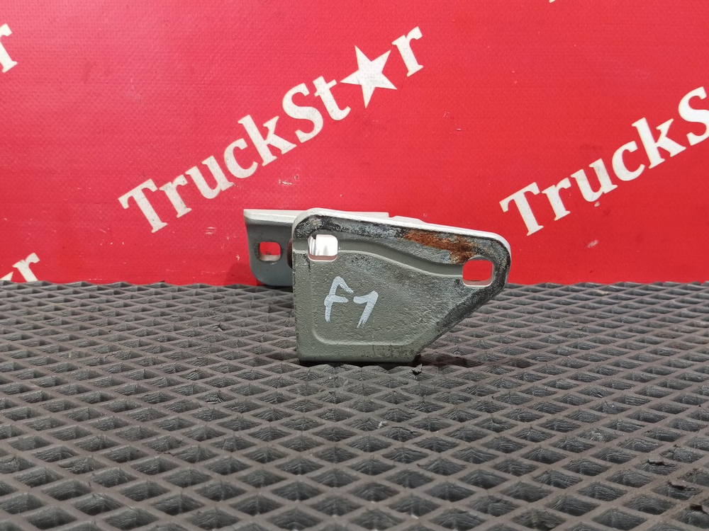 Петля двери нижняя правая 2023г