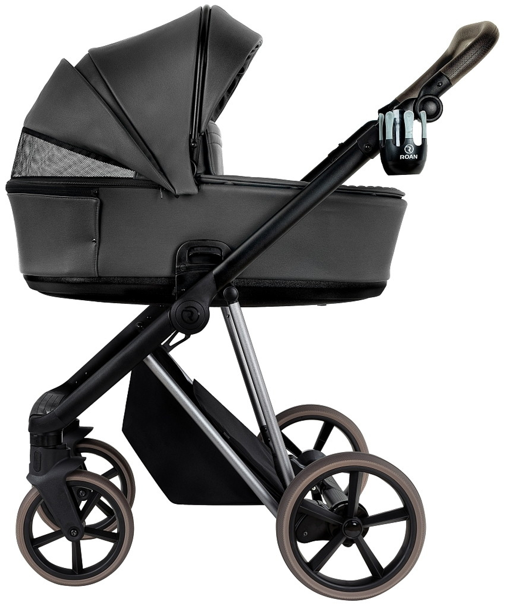 Детская коляска Roan Sol Vintage Luxury Leather 2.0 3 в 1 с автокреслом Tutis Elo Lux EduSky Black VEGA99DB Woodland Gray/Nickel/руч.Cappuccino