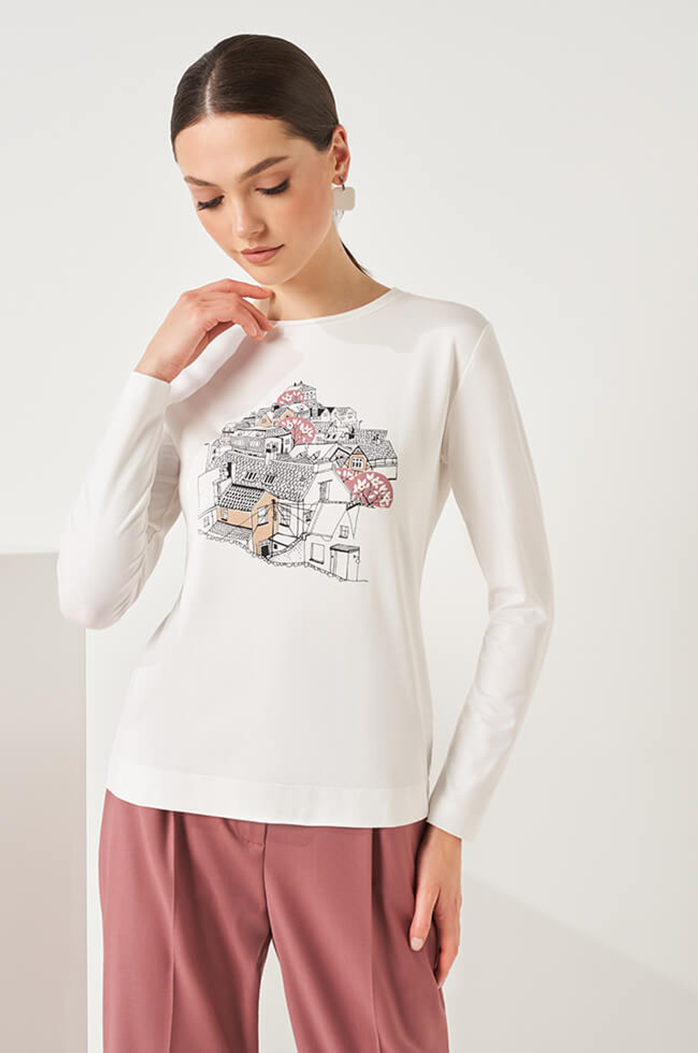 22838 Джемпер женский (молочный с дымчато-розовой печатью)