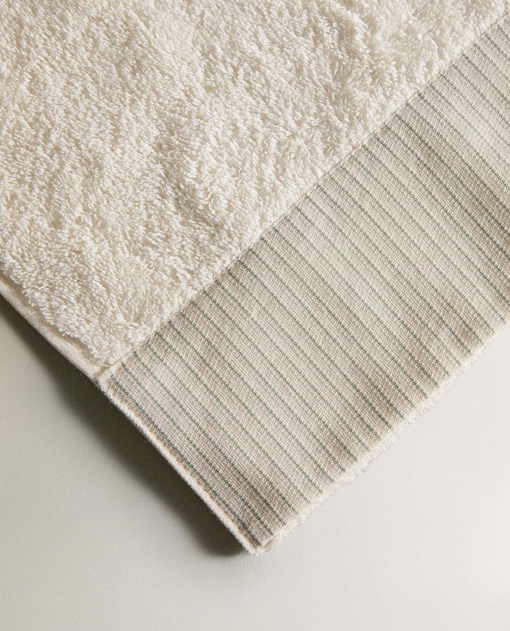 Zara Home - Полосатое бордюрное банное полотенце, бежевый, 50х90 см