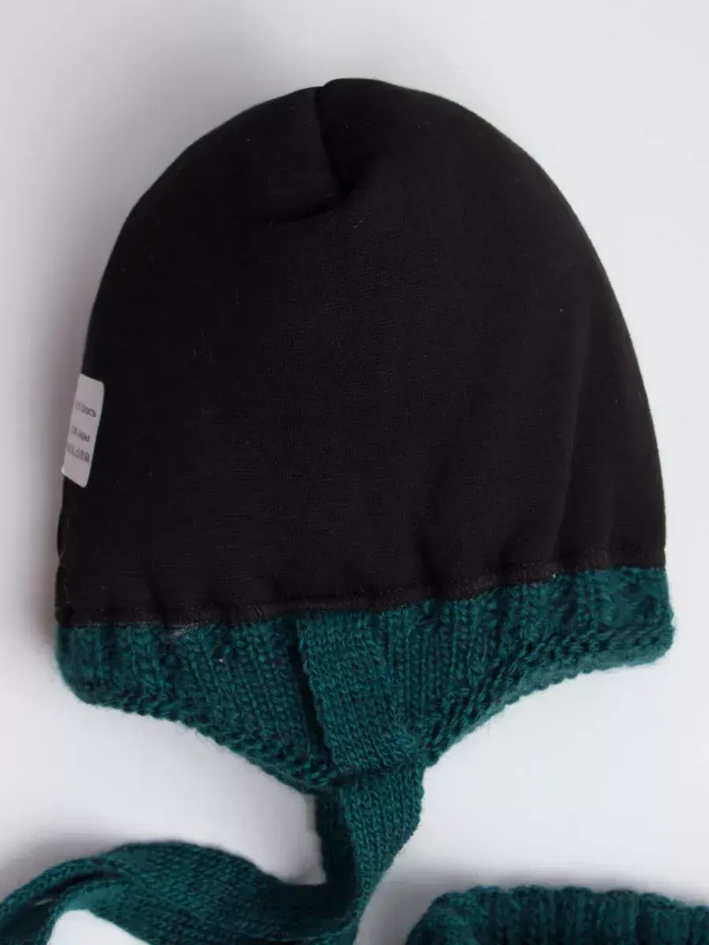 Шапка зимняя для мальчика на завязках и снуд