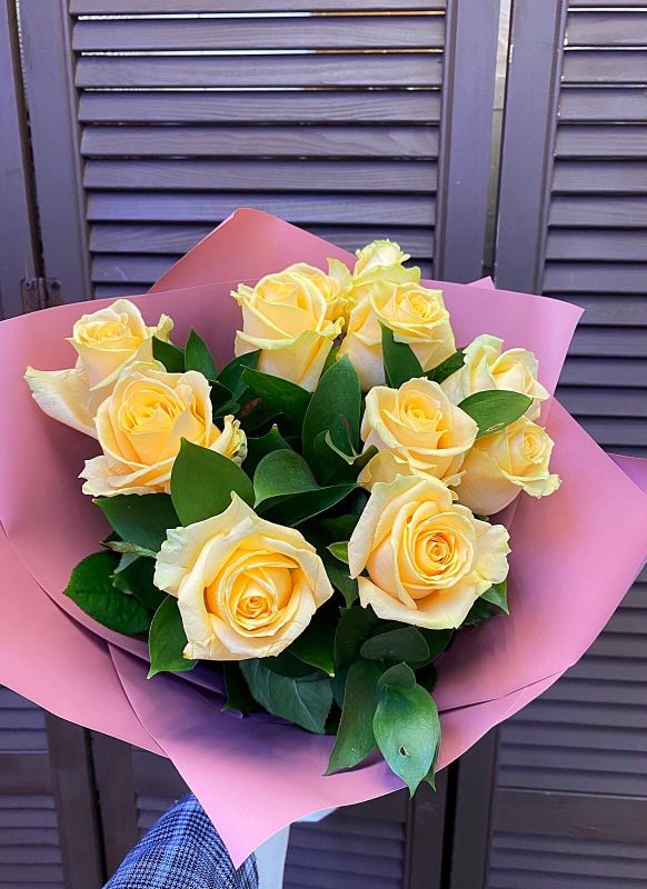Букет из 11 голландских роз 60 см с оформлением и зеленью ( цвет роз на выбор)  #1438
