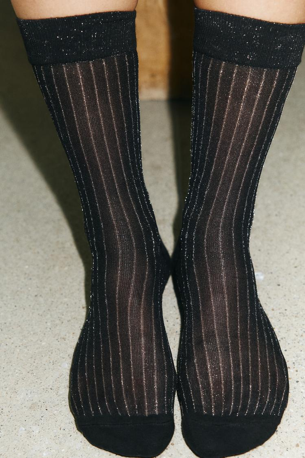 ZARA НОСКИ В ПОЛОСКУ С МЕТАЛЛИЧЕСКОЙ НИТЬЮ, ЧЕРНЫЙ