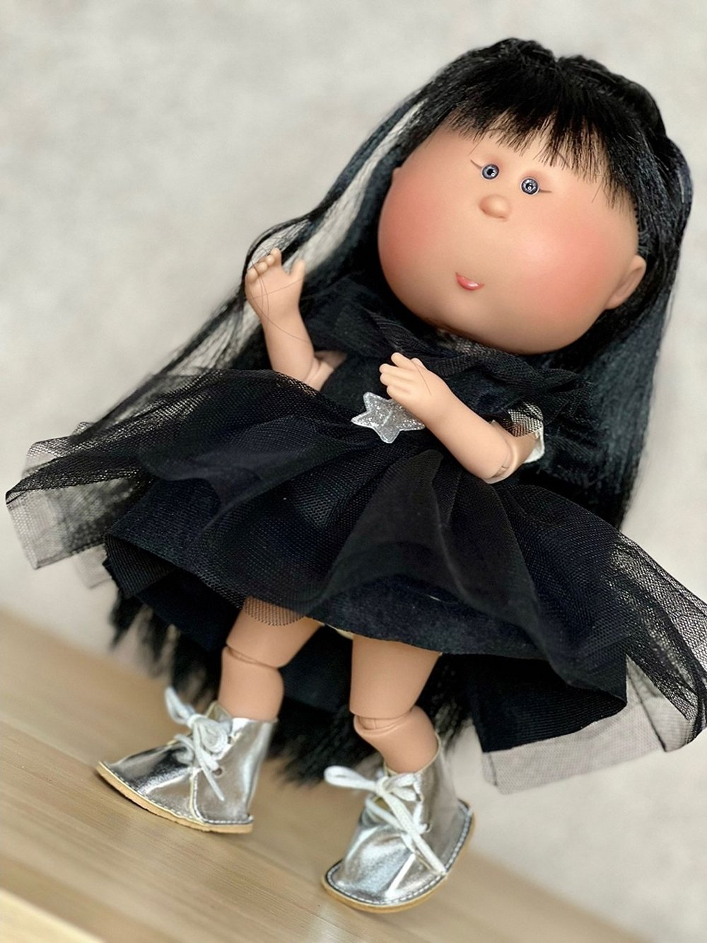 Кукла Nines виниловая 30см MIA CASE Black шарнирная (3520)