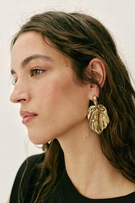 ZARA КРУПНЫЕ МЕТАЛЛИЧЕСКИЕ СЕРЬГИ-ЛИСТЬЯ, ЗОЛОТИСТЫЙ
