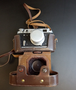 Фотоаппарат "ФЭД-2" с объективом "Индустар" в оригинальном кофре с документом , металл, стекло, кожа, Харьковский машиностроительный завод им. Дзержинского (ФЭД), СССР, 1961-1979 гг.