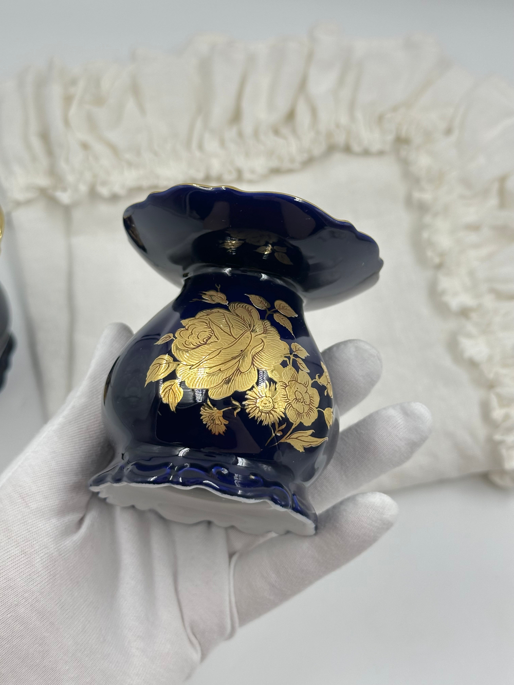 Подсвечник кобальтовый с золотыми розами