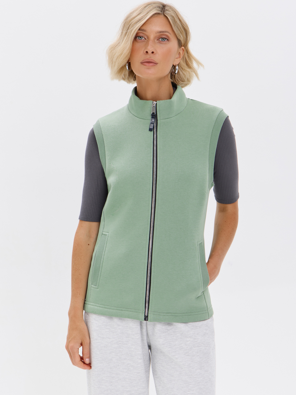 Жилет с начесом на молнии