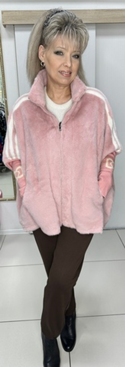 Розовая шубка из искусственного меха