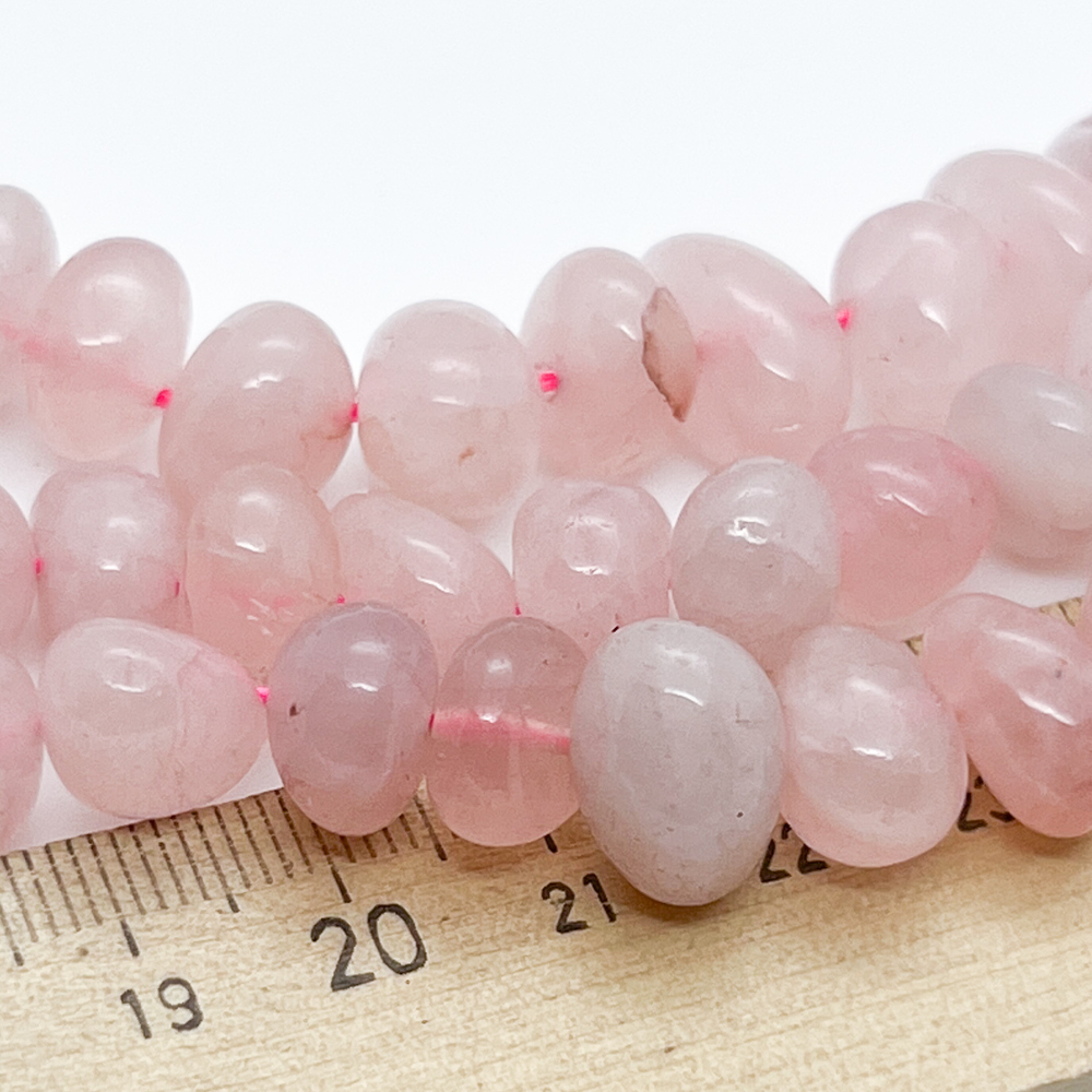 Розовый кварц фриформ бусины (тонирован, сорт Б), размер около 9-12 мм, цена за отрезок 19 см (1/2 нити)