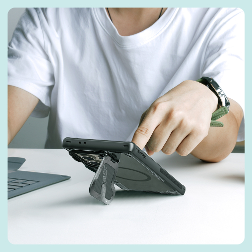 Чехол тонированный (Dark night black) от Nillkin с металлической откидной крышкой и поддержкой магнитной беспроводной зарядки MagSafe на Samsung Galaxy S24 Ultra, серия Iceblade Prop Magnetic Case