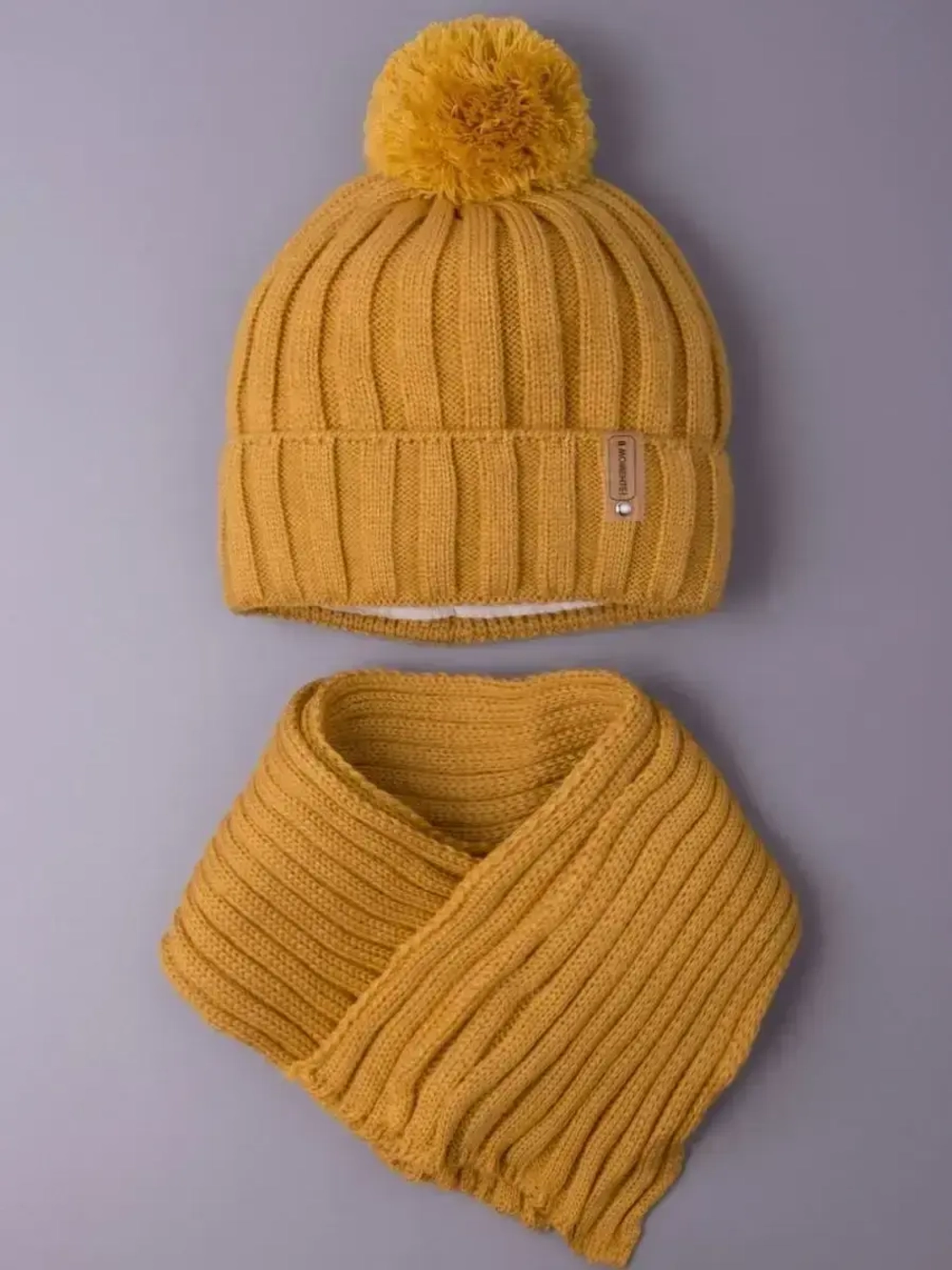 Шапка детская осенняя и шарф