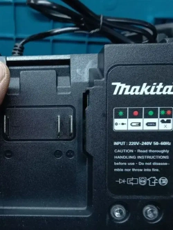 Гайковерт 3000нм аккумуляторный бесщеточный для грузовых автомобилей 2 акб 8 ампер кейс