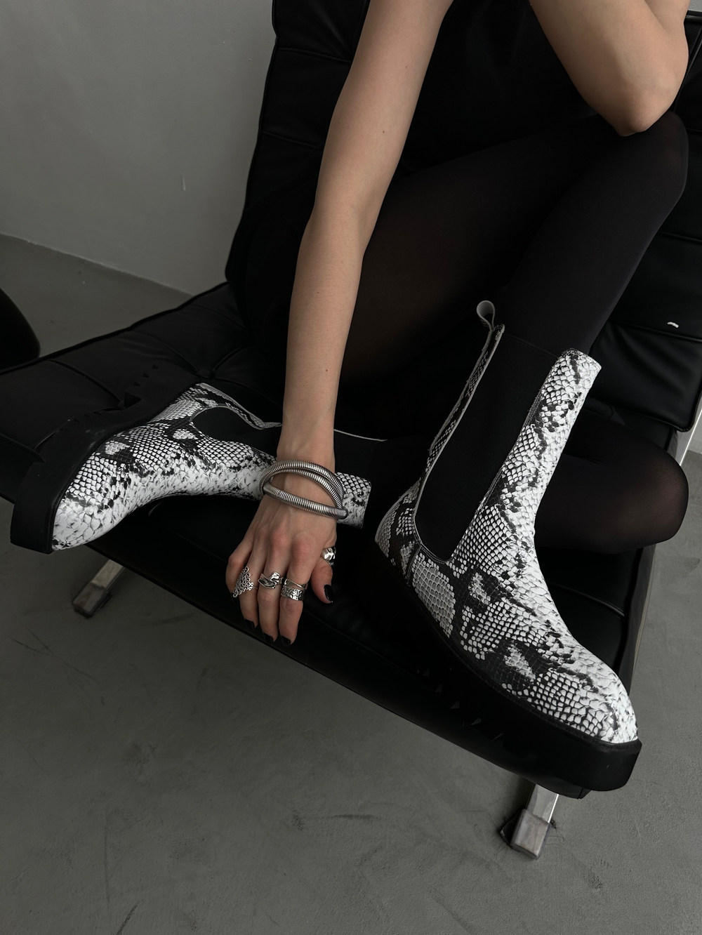 Челси с фигурным мысом LINDA SNAKE PRINT