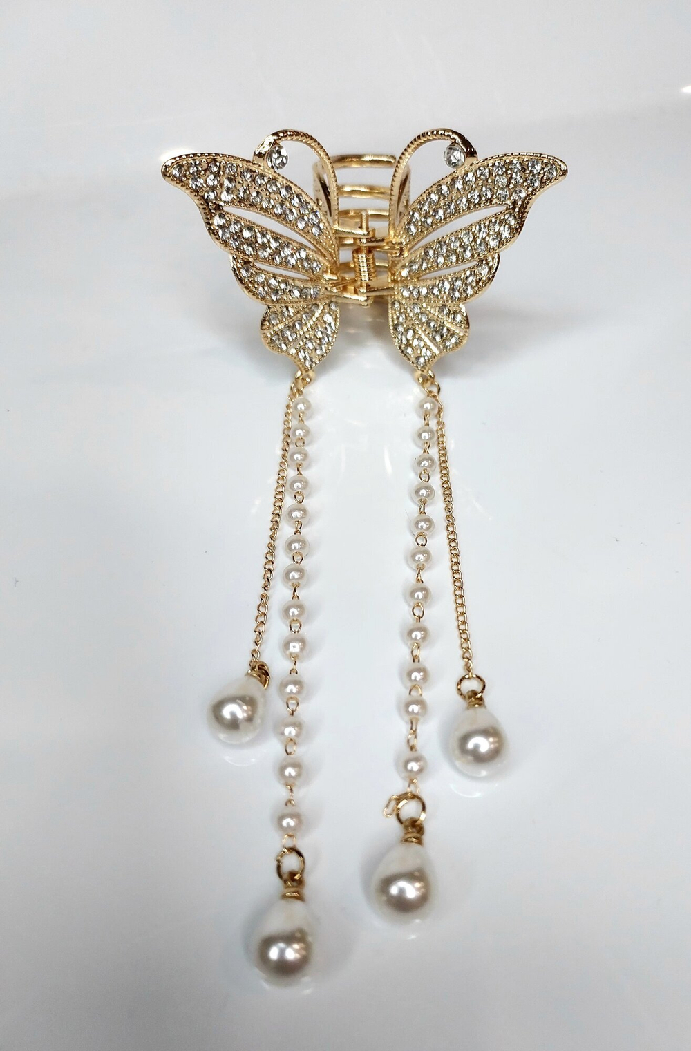 Заколка. Краб для волос универсальная. Для всех типов волос. Металлическая. с  кисточками из жемчужин (имитация). Цвет золото