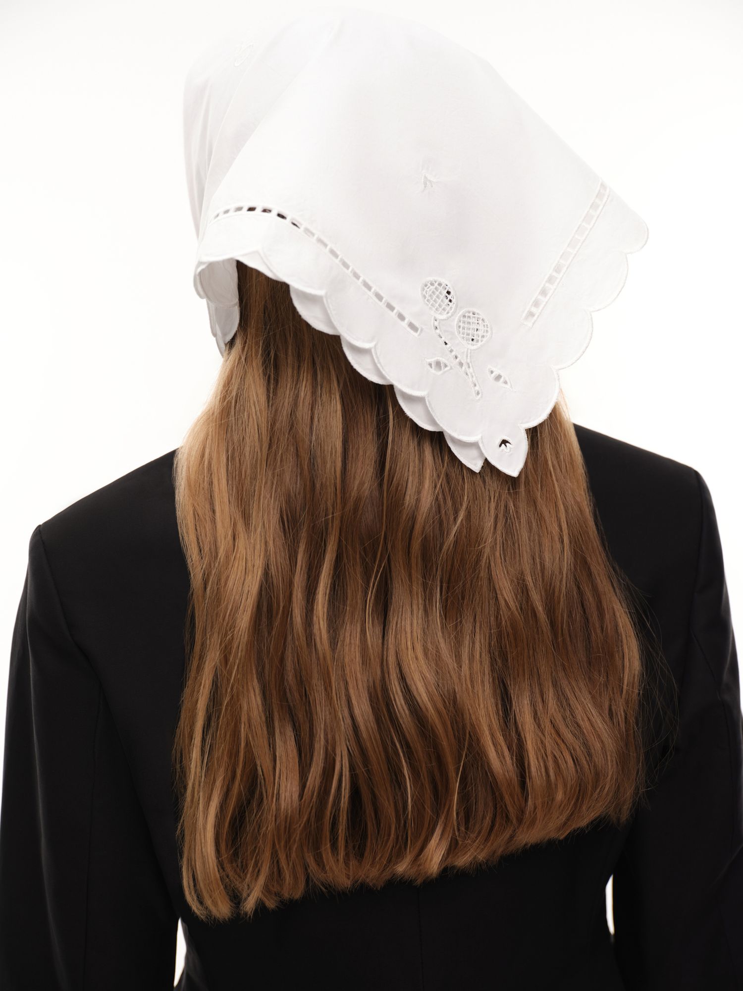 Платок с вышивкой (La Boheme), белый