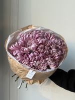 Моно букет из одноголовой кудрявой хризантемы в розовом оттенке
