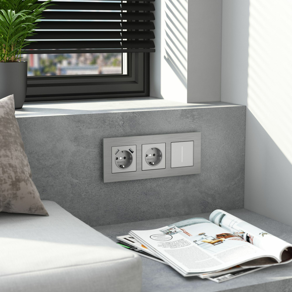 Рамка на 3 поста AluMax (алюминий)