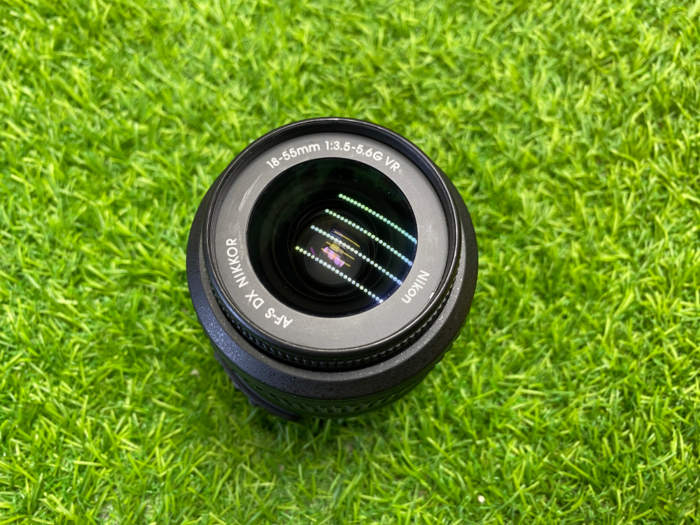 Nikon D3000 kit 18-55mm 3.5-5.6G VR 9.000 кадров
