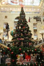 Светодинамическая елка ствольная - встроенная гирлянда: Теплый свет - "Таежная" от 11 до 21 м