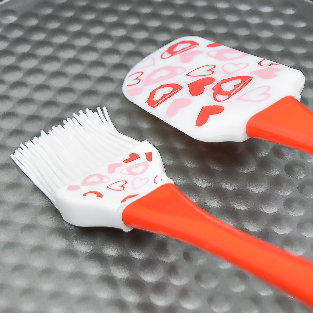 Набор кисточка и лопатка силиконовые "Сердечки" 22,2*4см