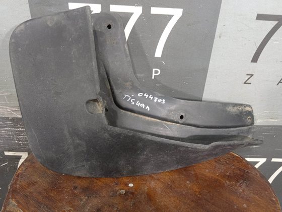 Брызговик задний левый Volkswagen Tiguan 2 16-нв Б/У Оригинал 5NA075101