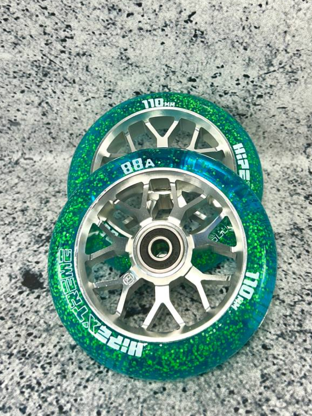 Набор колес HIPExtreme Neon Flakes 110*24 мм, серебро/голубой