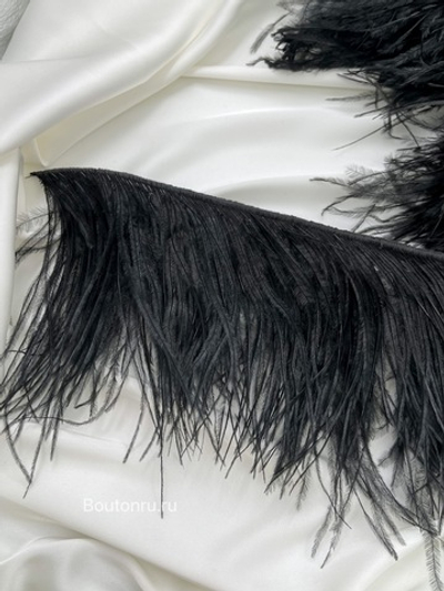 Перо черное на нити