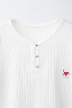 ZARA КОМБИНИРОВАННАЯ ПИЖАМА В ПОЛОСКУ С СЕРДЦАМИ, ЭКРЮ