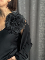 Брошь цветок из черного шелка, 2 застежки:классическая брошная и зажим