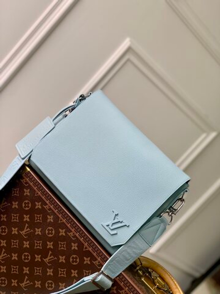 Louis Vuitton Takeoff Messenger