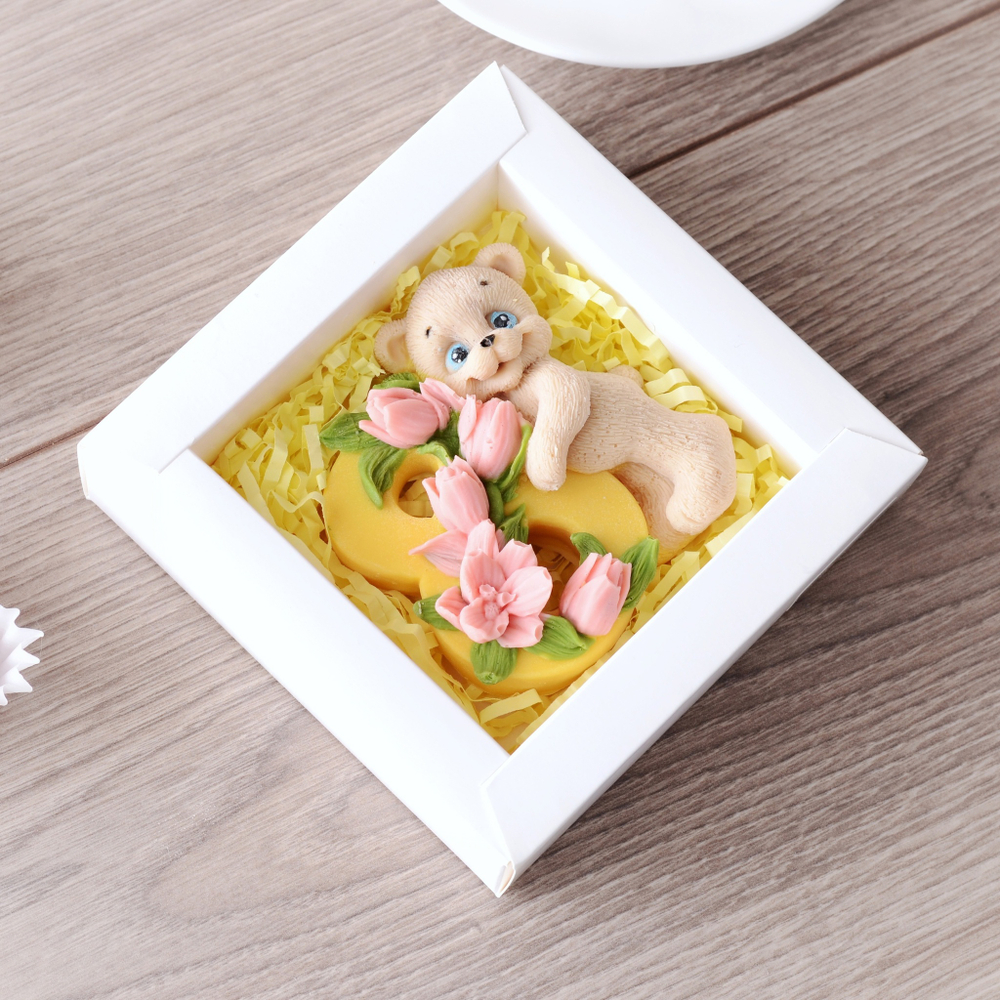 Фигурка "Медвежонок с восьмеркой"