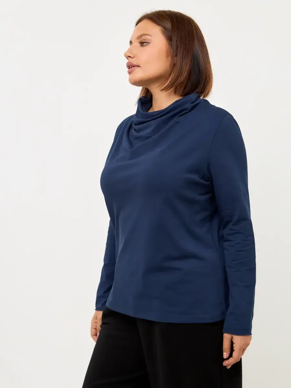 Лонгслив с цельнокроеным воротником