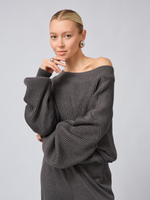 Джемпер вязаный с v-вырезом