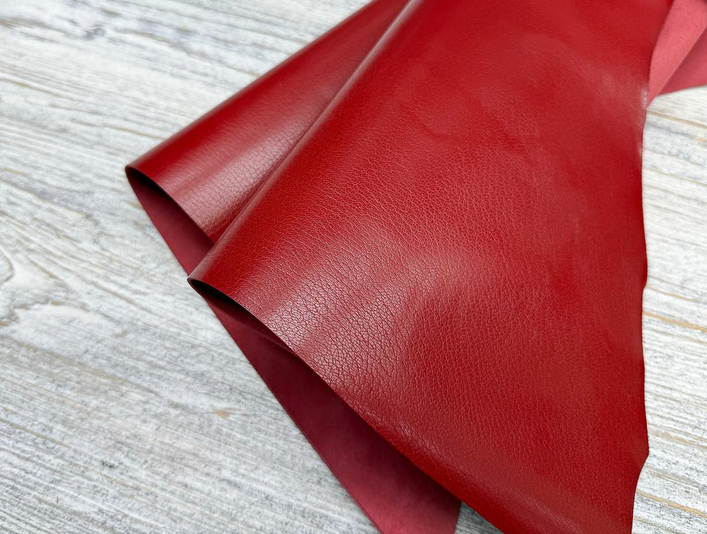 ярко красная кожа козы