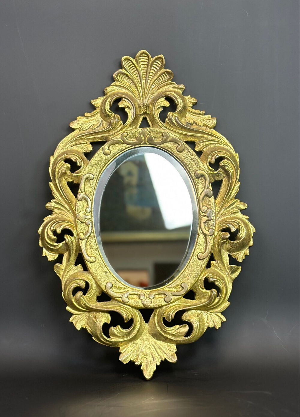 Массивное бронзовое зеркало