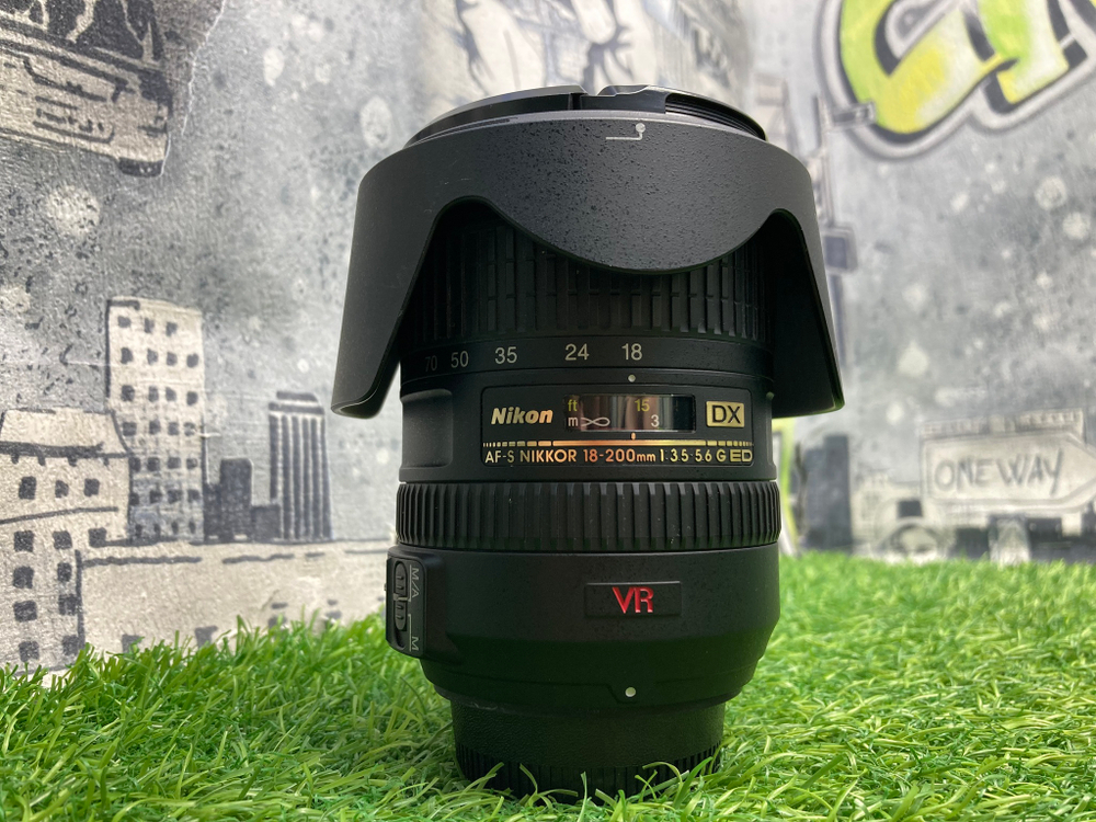 Nikon 18-200mm 3.5-5.6G ED AF-S VR DX