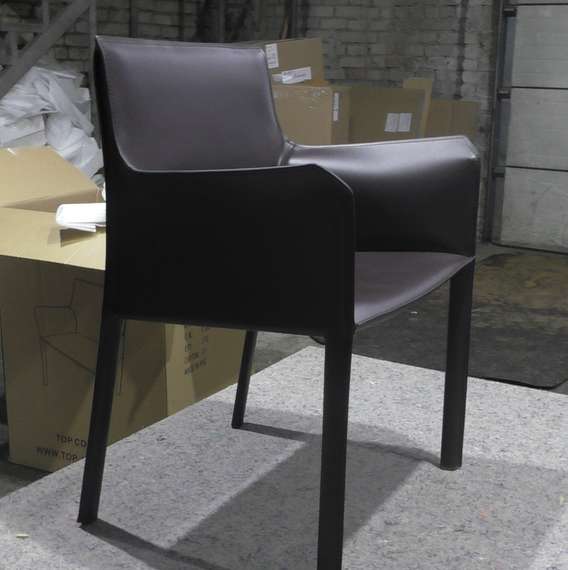 Стул с подлокотниками Barrie коричневая кожа