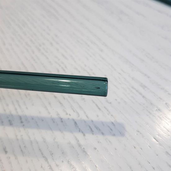 Причина уценки: небольшие царапины, пузырьки воздуха