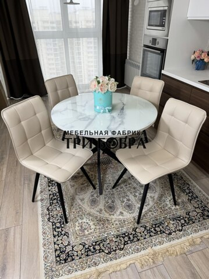 Круглый стеклянный раздвижной стол "Серый мрамор 262" и стулья "ГУЧИ" ваниль