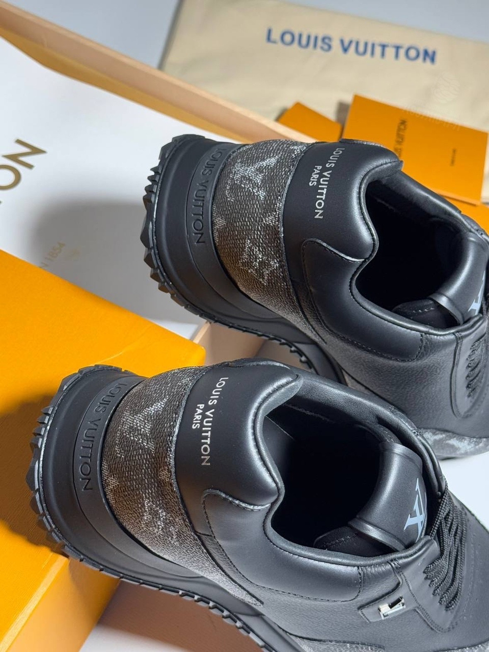 Кроссовки Louis Vuitton Run Away