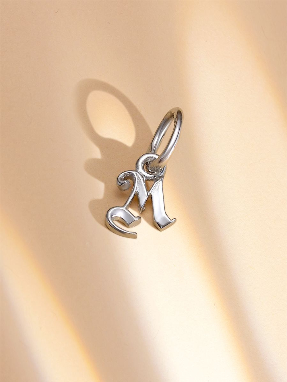 Серебряная подвеска Буква М